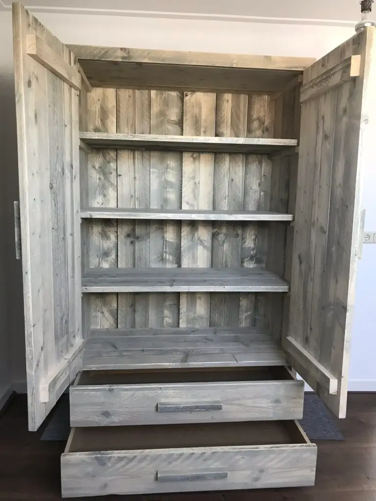 Kledingkast lades 4